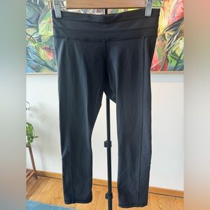 Lululemon Black Capri 23” Leggings. Size 4.